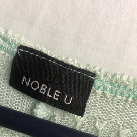 Mint green batwing sleeves with peekaboo cut outs small juniors - Picture 2 of 10